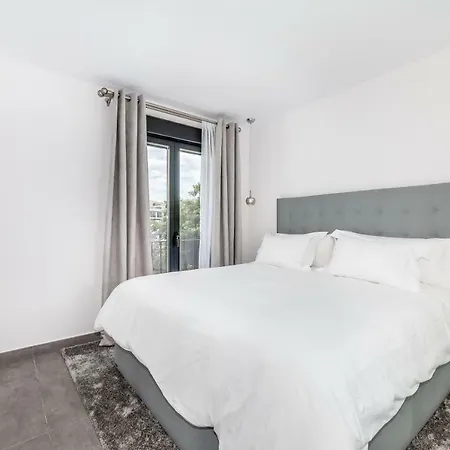 By Riva - Incredible, Stylish 2 Bedroom In Puerto Banus Gardens *