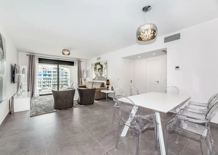 By Riva - Incredible, Stylish 2 Bedroom In Puerto Banus Gardens Lägenhet Marbella