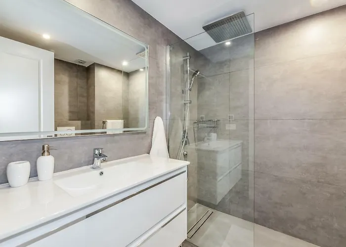 By Riva - Incredible, Stylish 2 Bedroom In Puerto Banus Gardens Lägenhet *