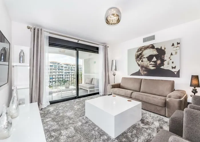 By Riva - Incredible, Stylish 2 Bedroom In Puerto Banus Gardens *