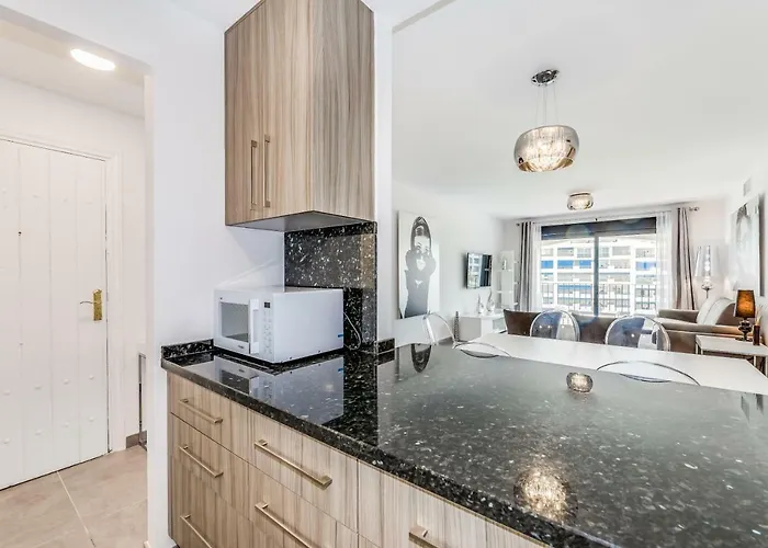 By Riva - Incredible, Stylish 2 Bedroom In Puerto Banus Gardens Lägenhet