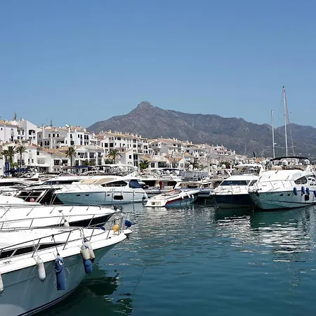 By Riva - Incredible, Stylish 2 Bedroom In Puerto Banus Gardens 아파트 마르베야