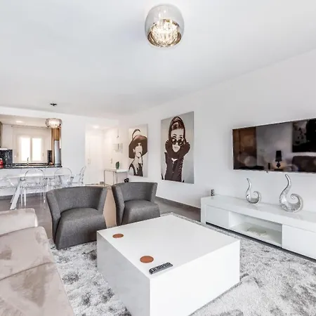 By Riva - Incredible, Stylish 2 Bedroom In Puerto Banus Gardens * 마르베야
