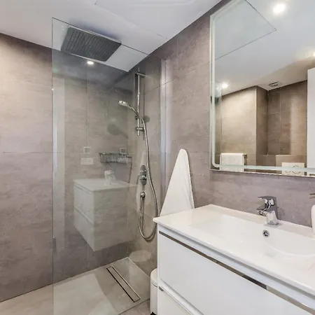 By Riva - Incredible, Stylish 2 Bedroom In Puerto Banus Gardens * 마르베야
