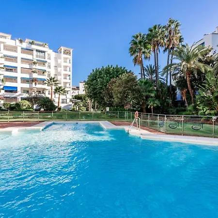 By Riva - Incredible, Stylish 2 Bedroom In Puerto Banus Gardens 마르베야