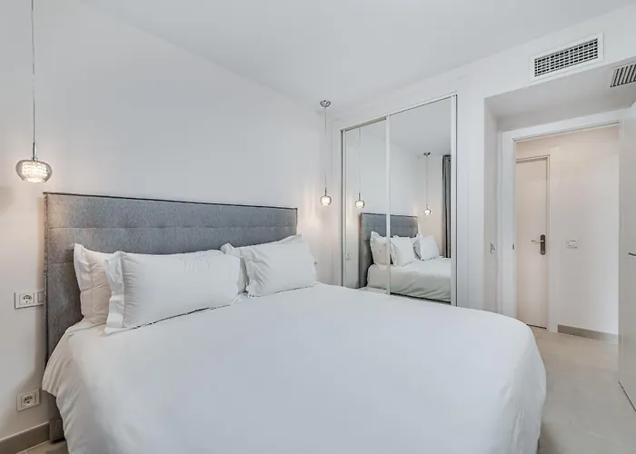 By Riva - Incredible, Stylish 2 Bedroom In Puerto Banus Gardens Lejlighed *