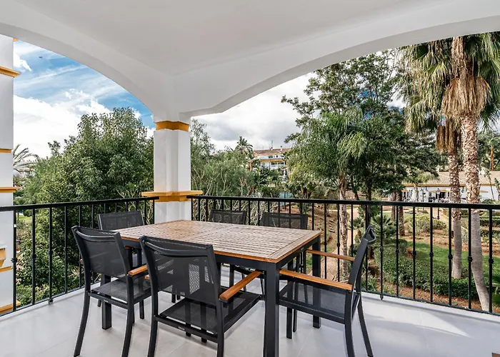 By Riva - Incredible, Stylish 2 Bedroom In Puerto Banus Gardens Lejlighed Marbella