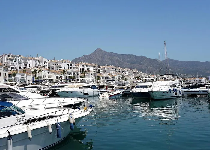 By Riva - Incredible, Stylish 2 Bedroom In Puerto Banus Gardens Lejlighed Marbella