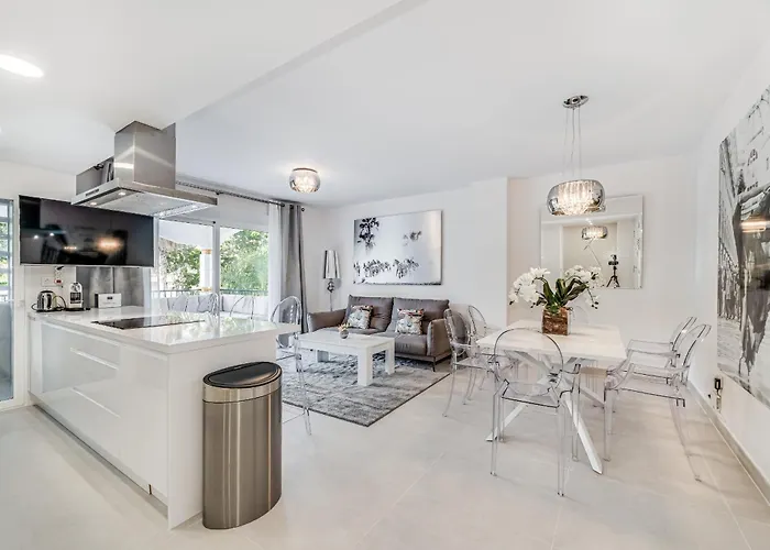 By Riva - Incredible, Stylish 2 Bedroom In Puerto Banus Gardens Lägenhet