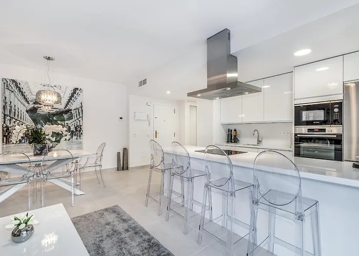 By Riva - Incredible, Stylish 2 Bedroom In Puerto Banus Gardens Lägenhet Marbella