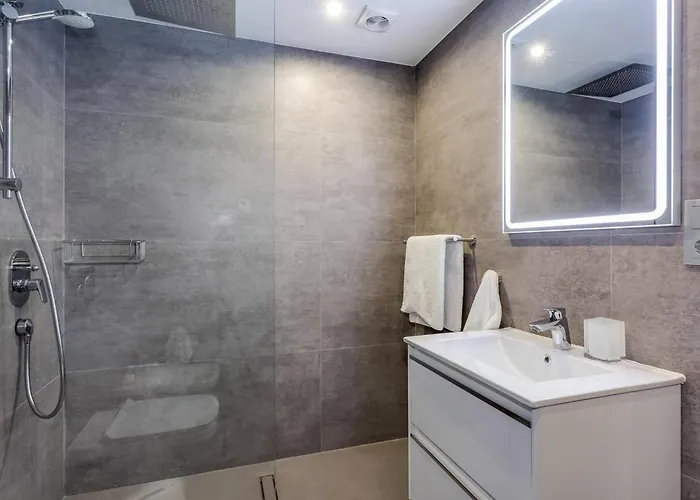 By Riva - Incredible, Stylish 2 Bedroom In Puerto Banus Gardens شقة *